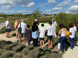 Rassemblement dans le jardin du Roy René